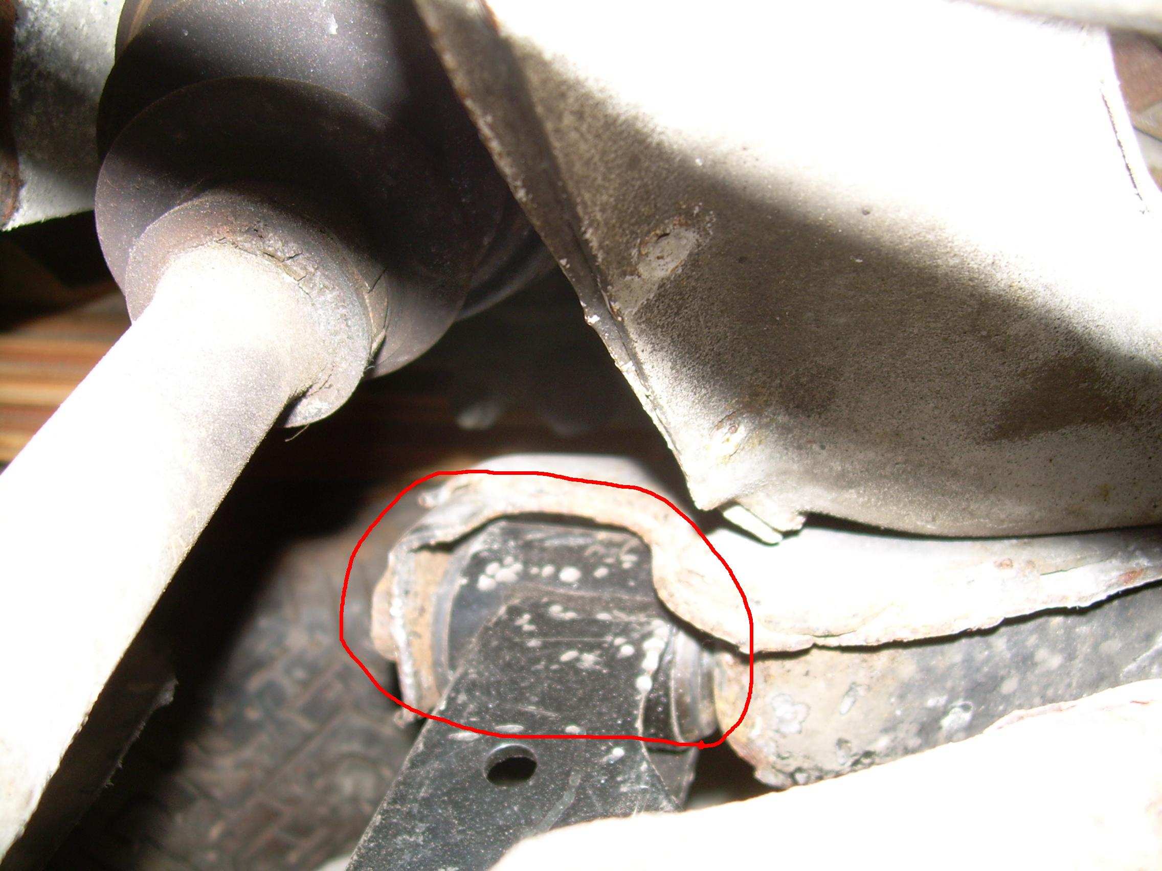 1 Bolt igjennom foring på bærearm