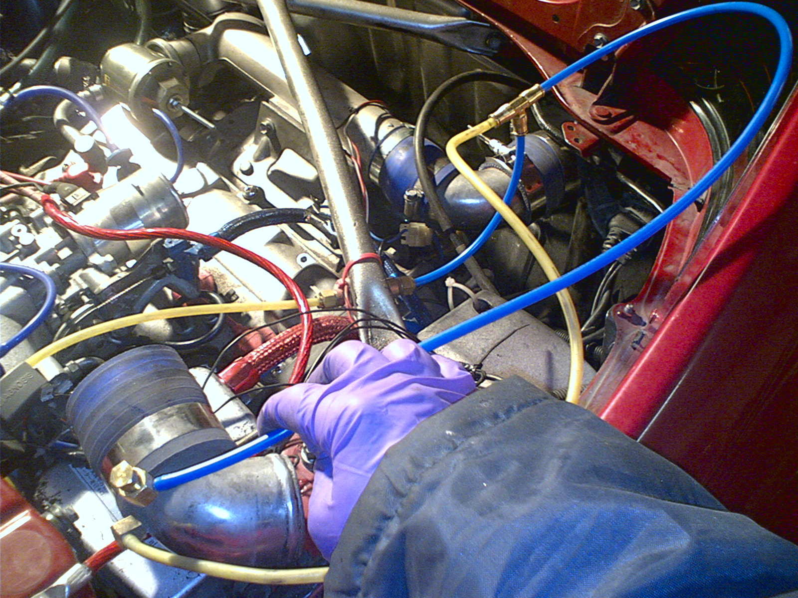 Fordeler vannet på to dyser for å få mer vann på høye ladetrykk.