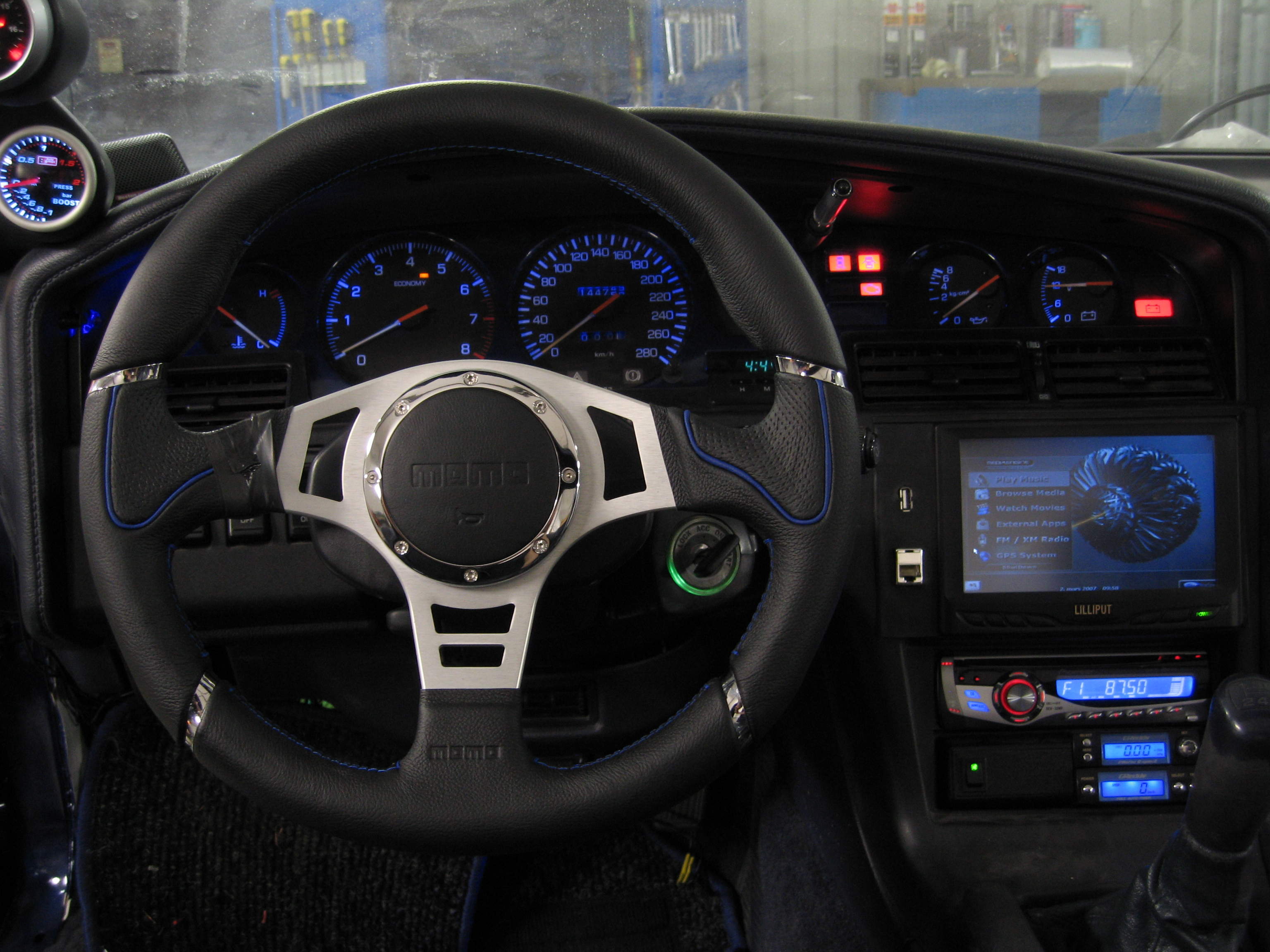 MOMO MILLENNIUM SPORTSRATT<br /><br />KONGE RATT