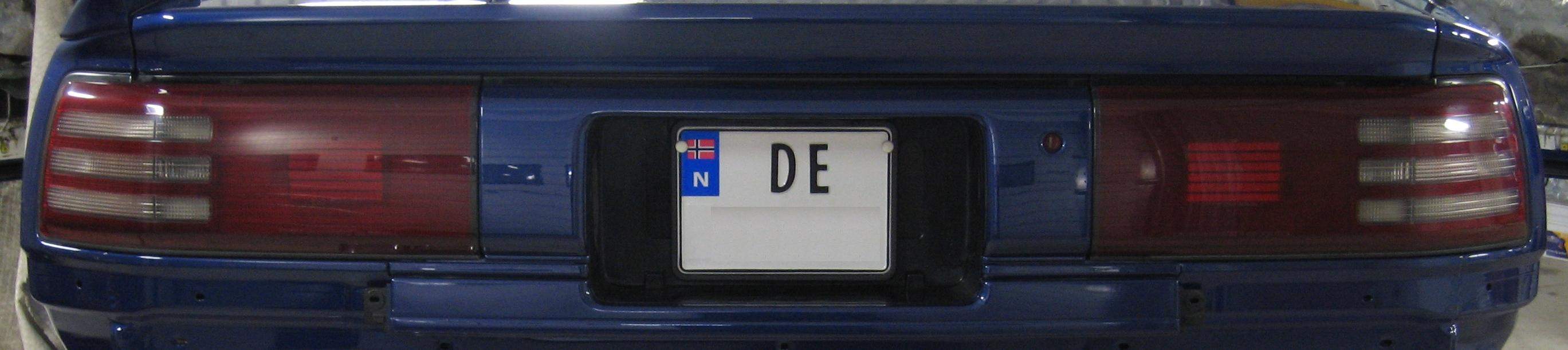 Lite EU skilt med lys av