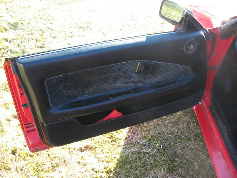 Dørene har blitt voldtatt med stikksag øverst i hjørnet for å få plass til høyttalere... Håper på å få orndnet dette litt penere etter hvert.<br /><br />El vinduer, sentrallås, og litt luksus ;)