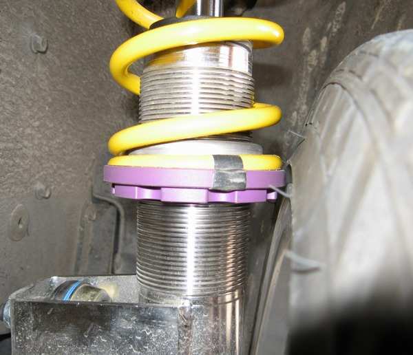 17x8 ET35 med nesten maks senking og nesten full POSITIV camber. Felgkanten er freset også!