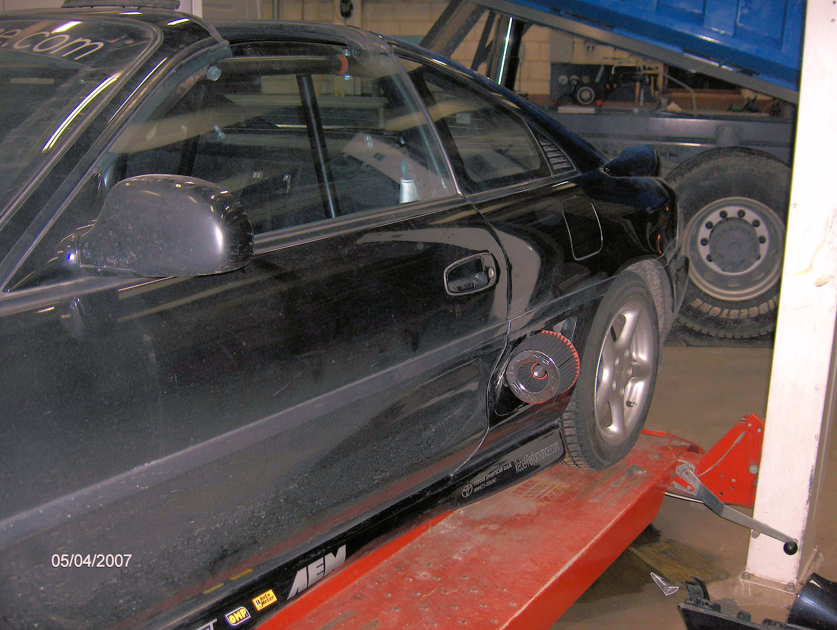 Luftfilter patenten ;) Ikke pent, men det er bare å løsne en slangeklemme for å montere det inne i motorrommet igjen. Tror nok det vil ha litt for seg på banekjøring og spesiellt drag.