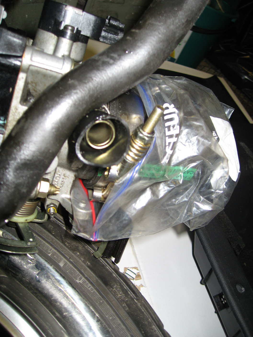 Hette/nipple på retur ved innsug som sprakk