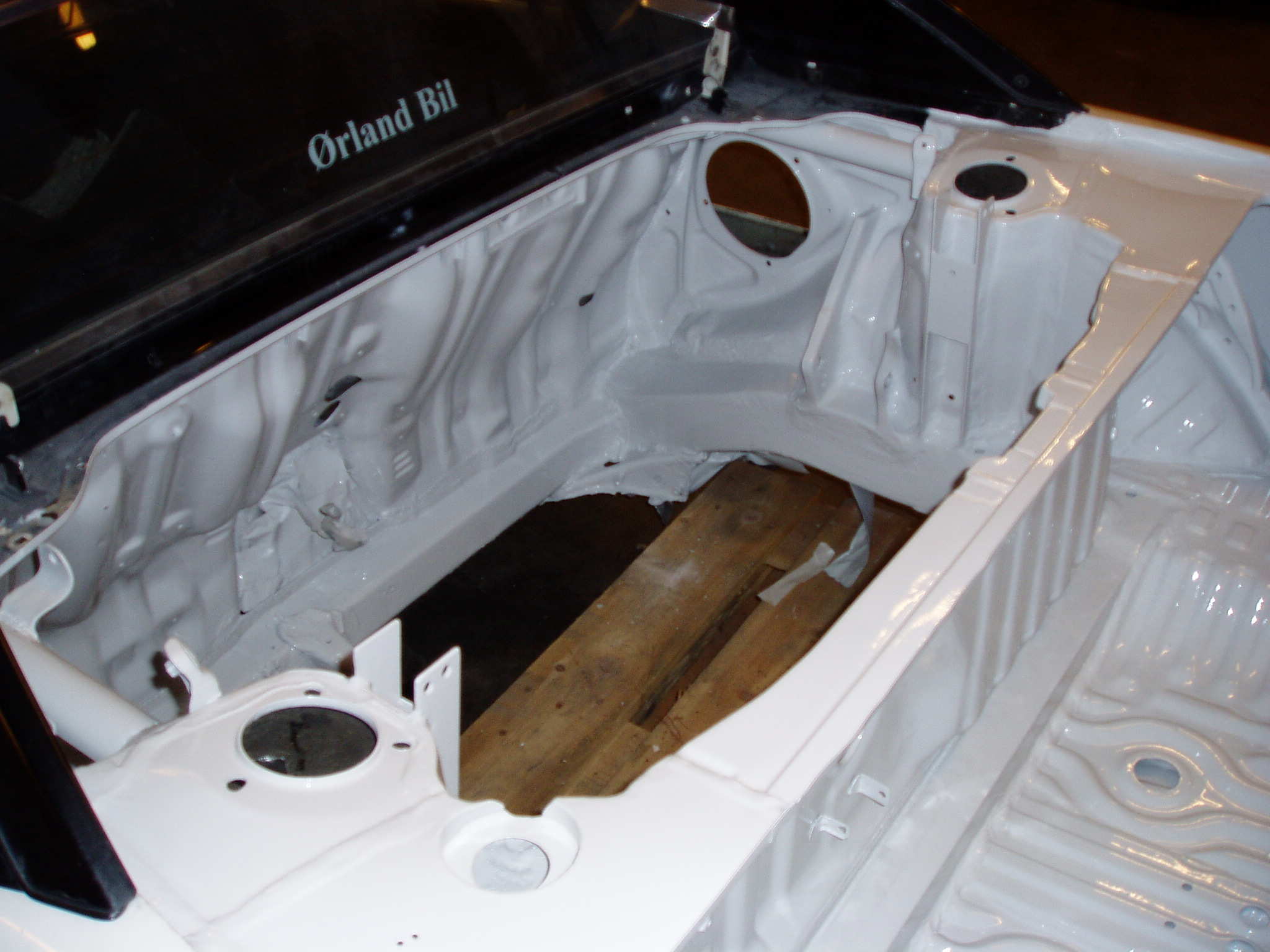 Ny, nesten hvit lakk..