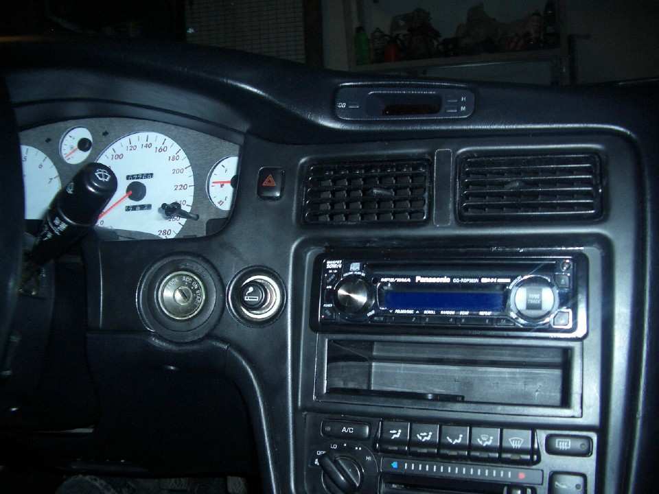 Montert Toyota lomme under stereo.