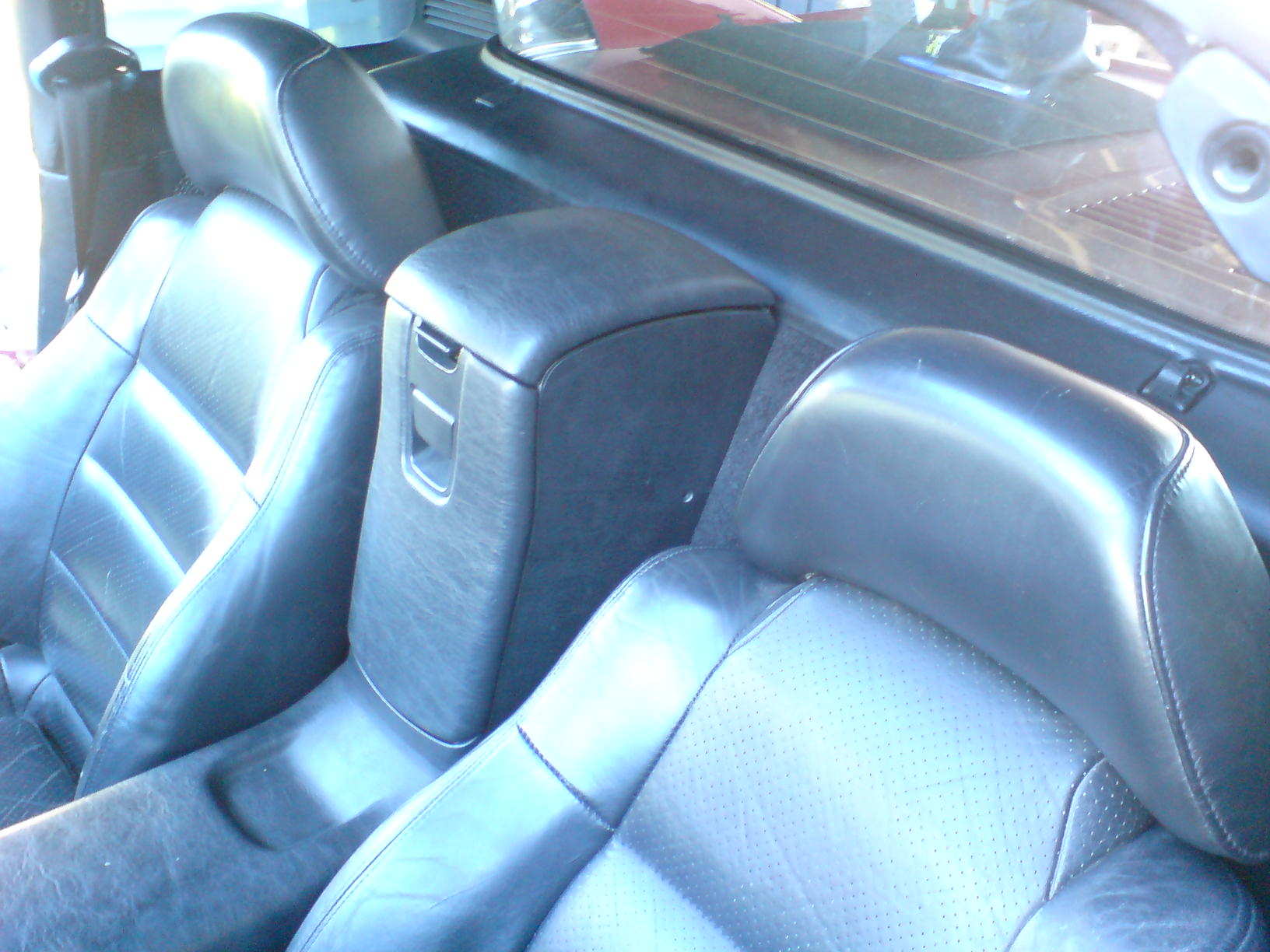 Interiør etter montering av ny konsoll, boks og list, samt en GRUNDIG vask..