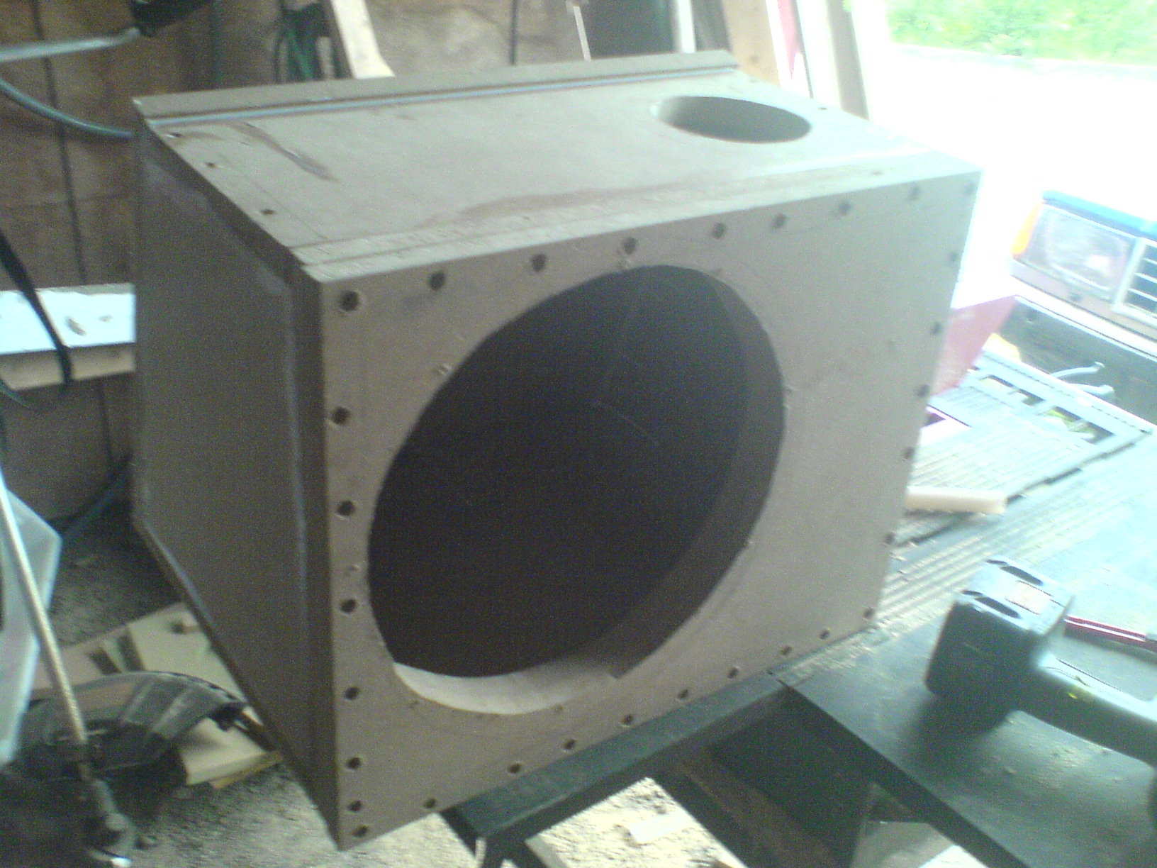 30l kasse med port på 4&amp;quot; og 25cm lang skal spille best på 50hz