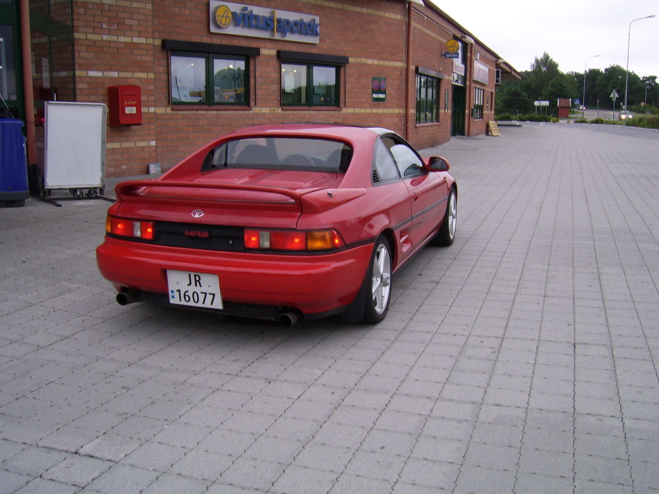 Bakfra. Behold, US-spec lights :) lakken er matt, en vakker dag spanderer jeg på bilen en hellakkering, merk mine ord!