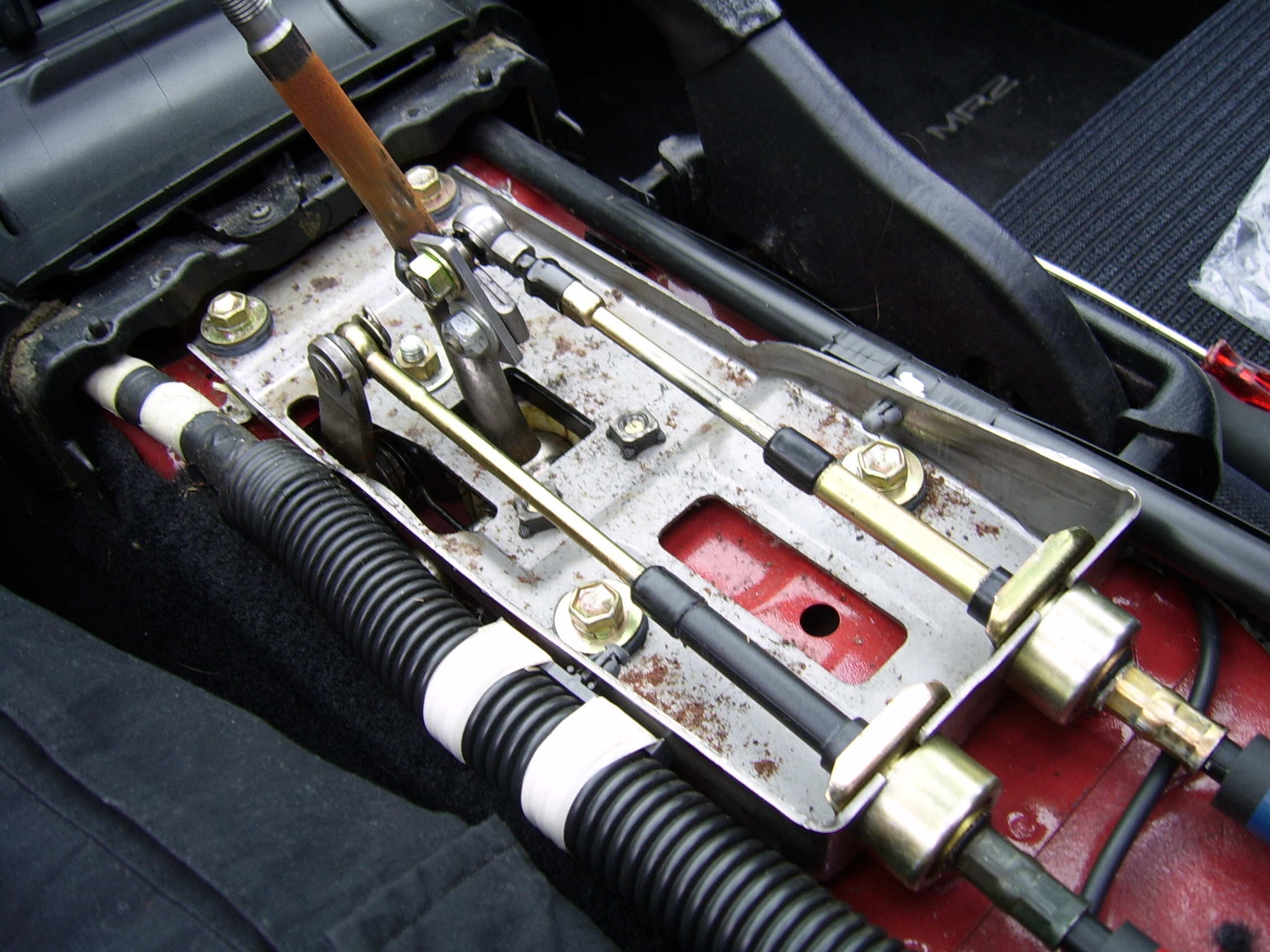 Fjernet midtarmlene for å komme til. Legg merke til originale foringer i gummi.