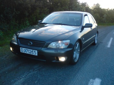 lexus is200.JPG