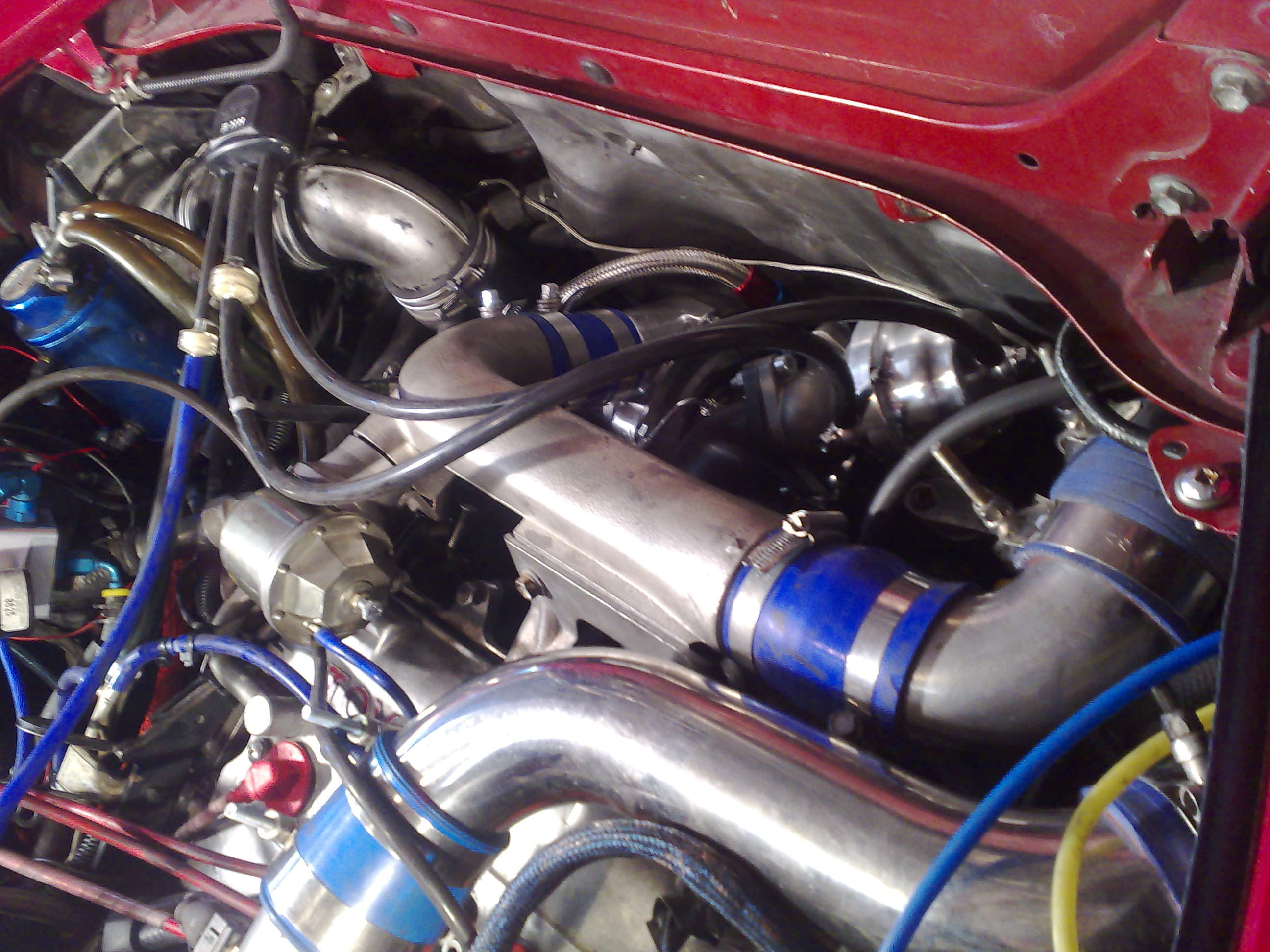 Burde kanskje plasert boost solenoiden på andre siden. Men det får bare være.. slangene ble ikke så lange at det får noen negativ invirkning. 1m er max og dette er under halvparten av det.