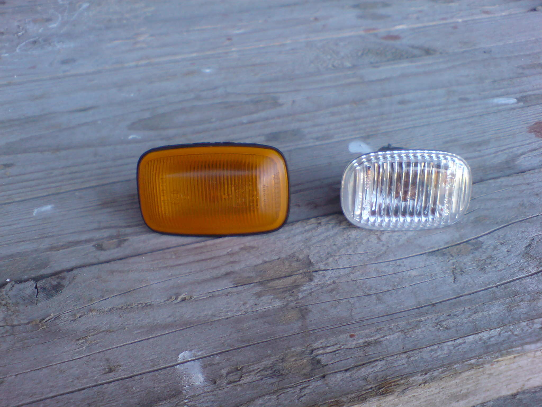 orginale blinklys og de nye hvite fra avensis