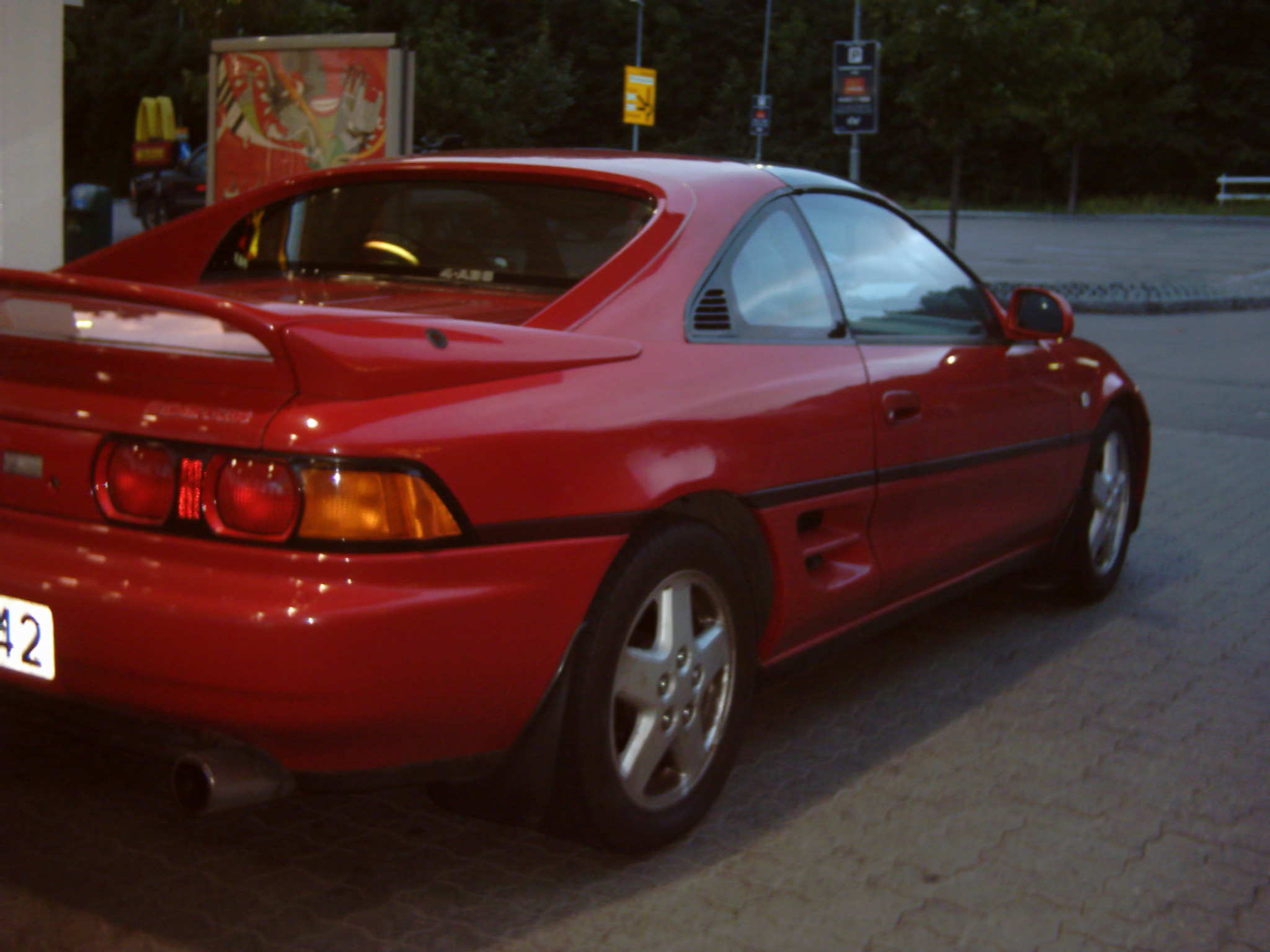 Etter montering av progressive fjærer og Koni. Bensinstasjon bakfra.JPG