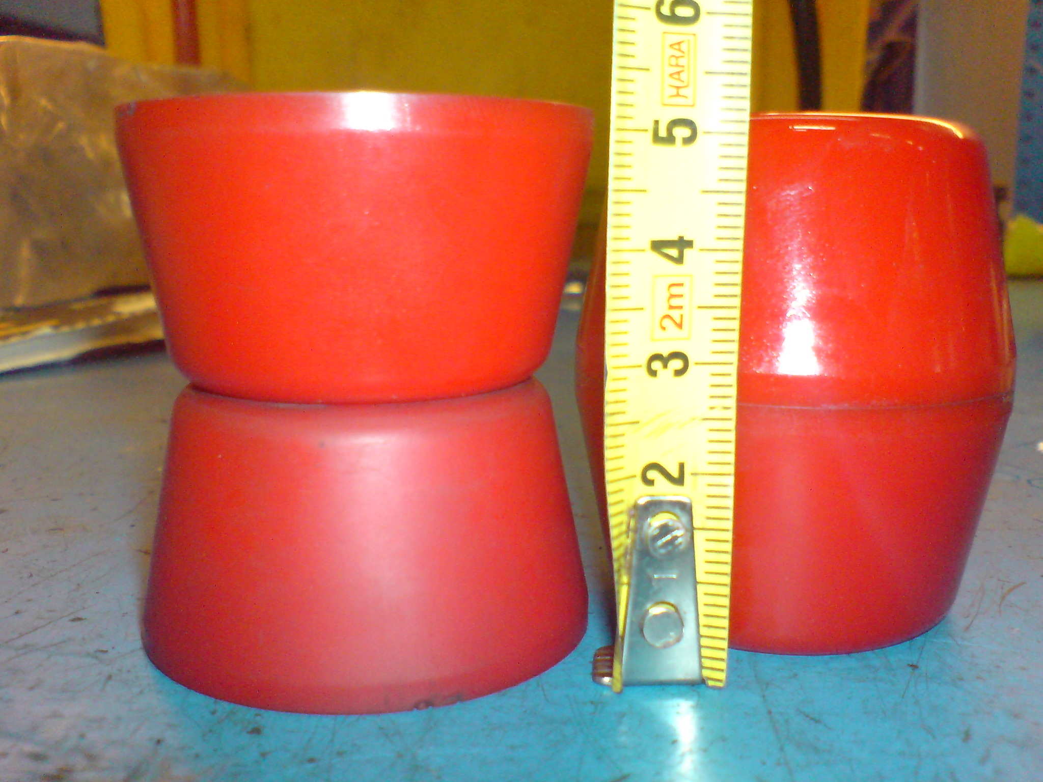 Har 2 par av denne, altså, alle jeg har av denne typen er avbildet, det er en metall sylinder i midten.