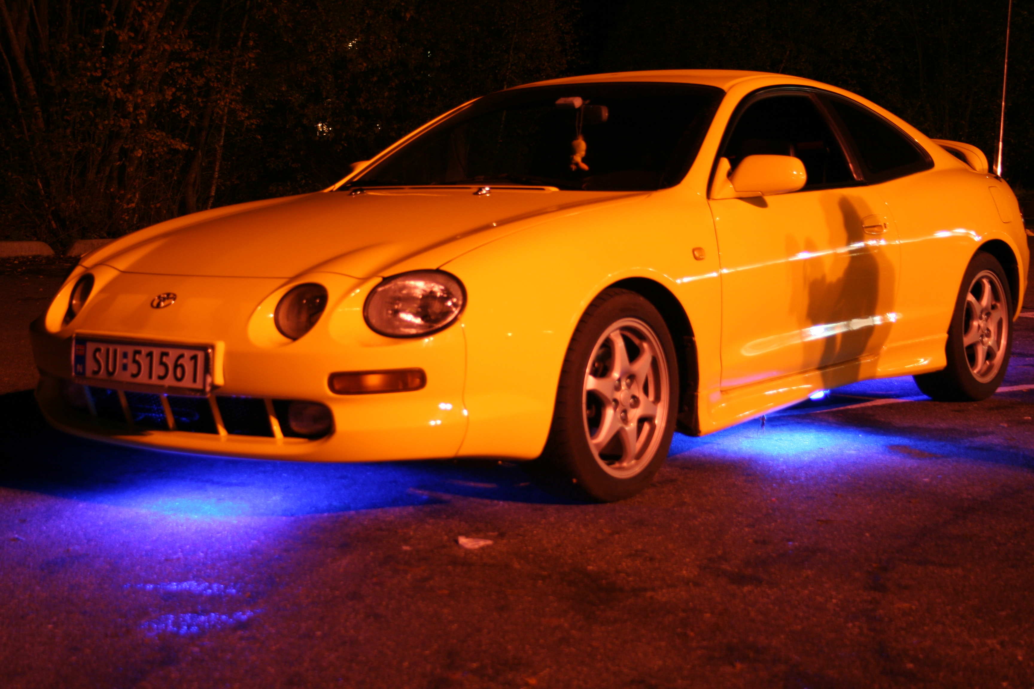 Celica, neonlys, nesttun