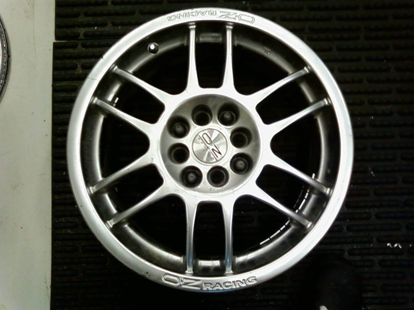 Nye sommerfelger 7x16. Blir vel 205/40-16 dekk