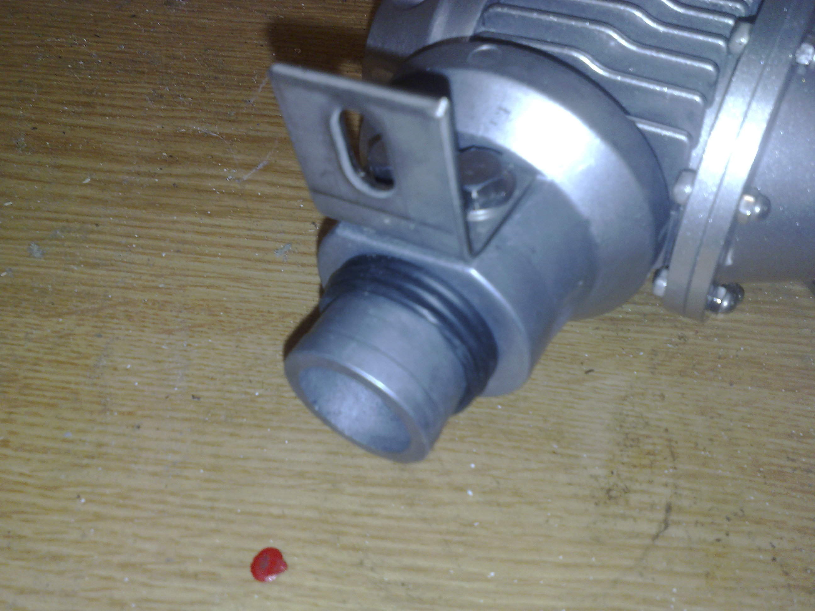 måtte ha på noen pakninger for å få det helt tett. Dette skal iallefall holde det tett.