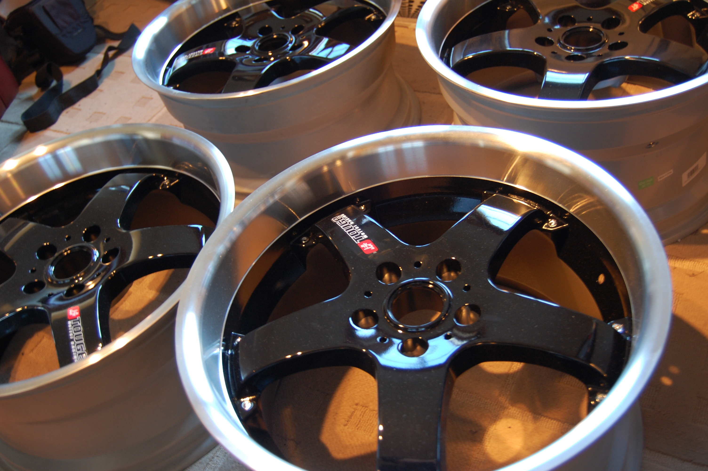 Nye felgene. 9&amp;quot; fremme og 10&amp;quot; bak. Litt støvete men. :)