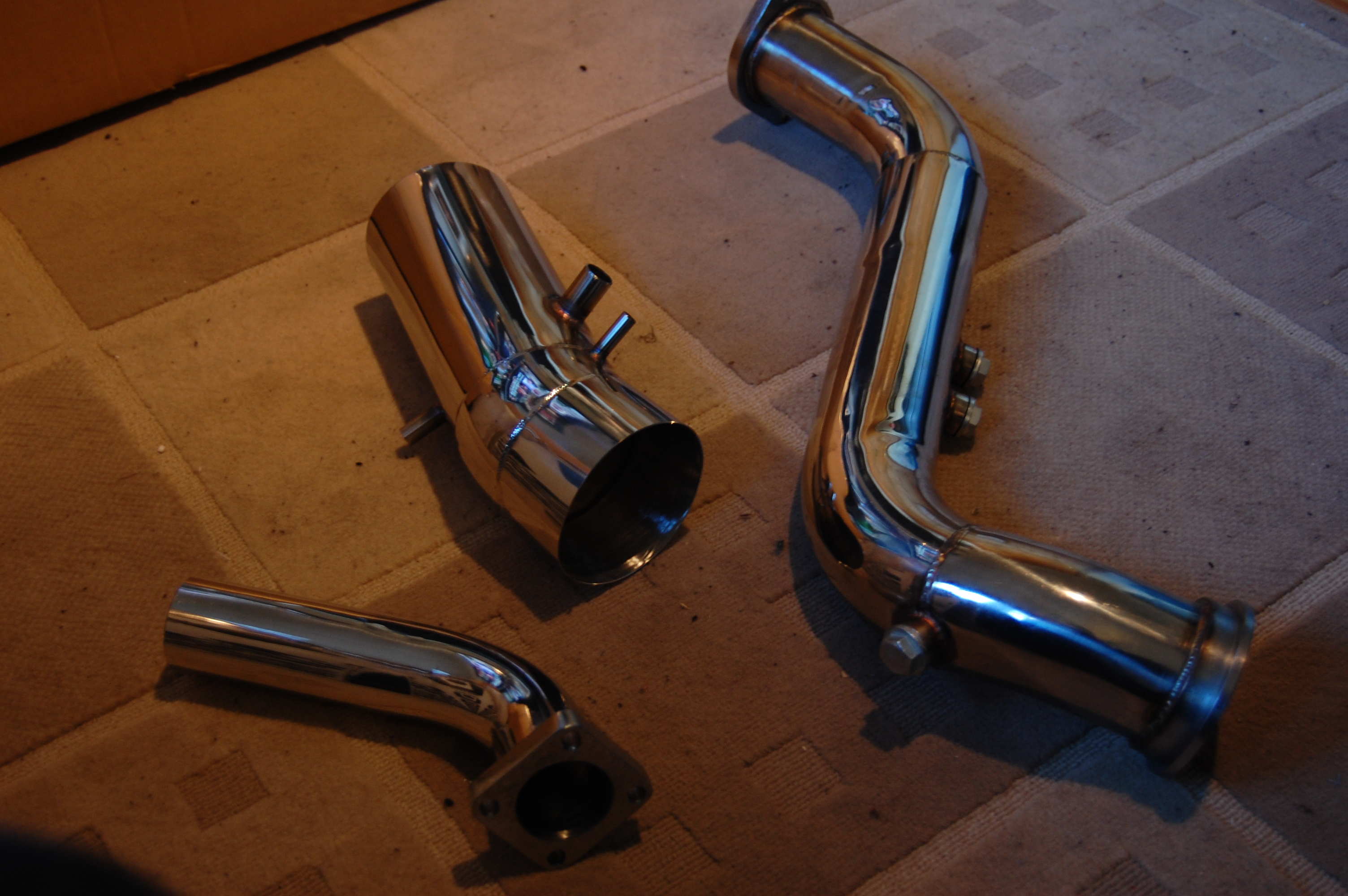 Scream pipe til wastegaten, Downpipe med 3 flenser til lamda o.l og innsugs rør til filteret.