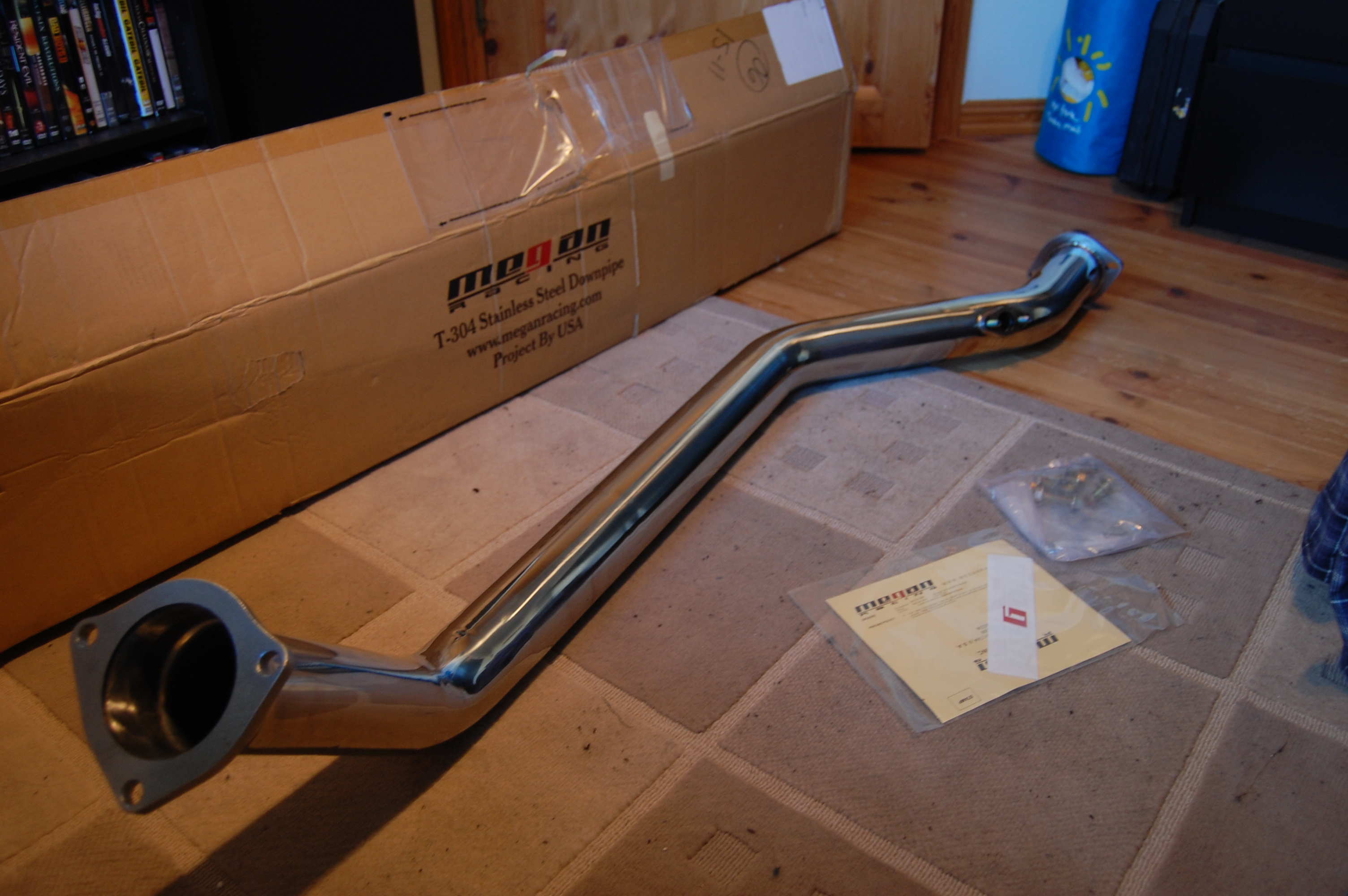 Eksos fra downpipe og bak til catbacken. Med flens til eksos tempen.