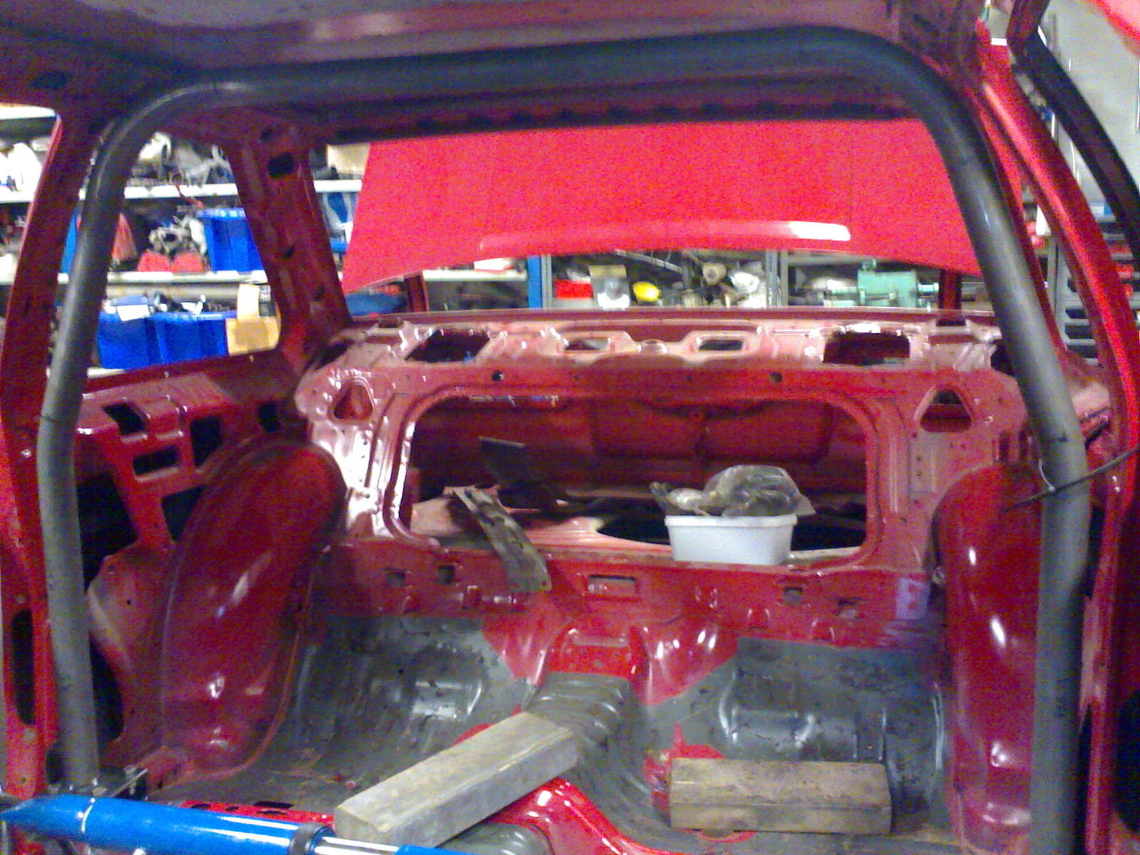 B-stolpe bøyle på plass