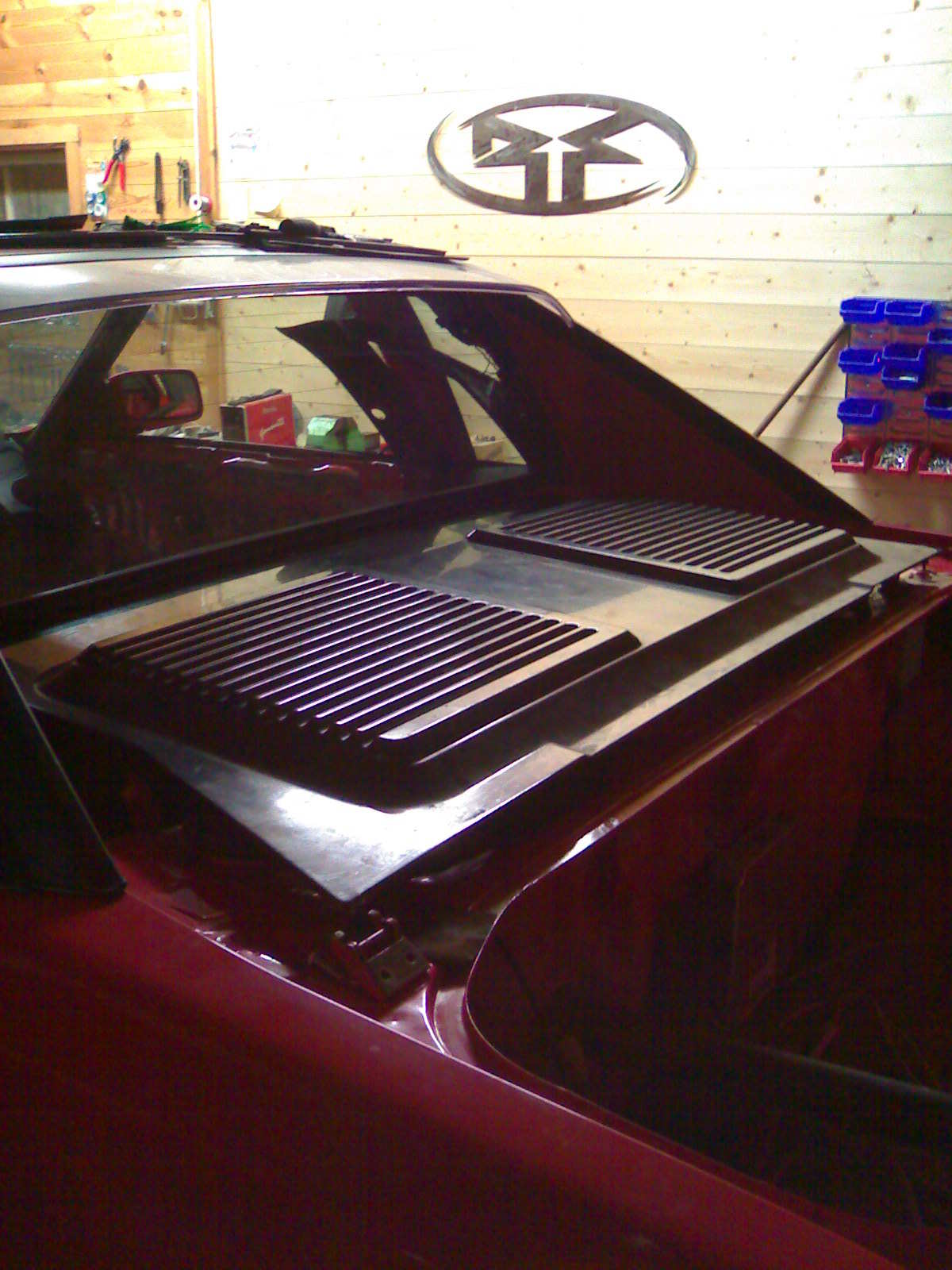 Lokket kom før maskina.