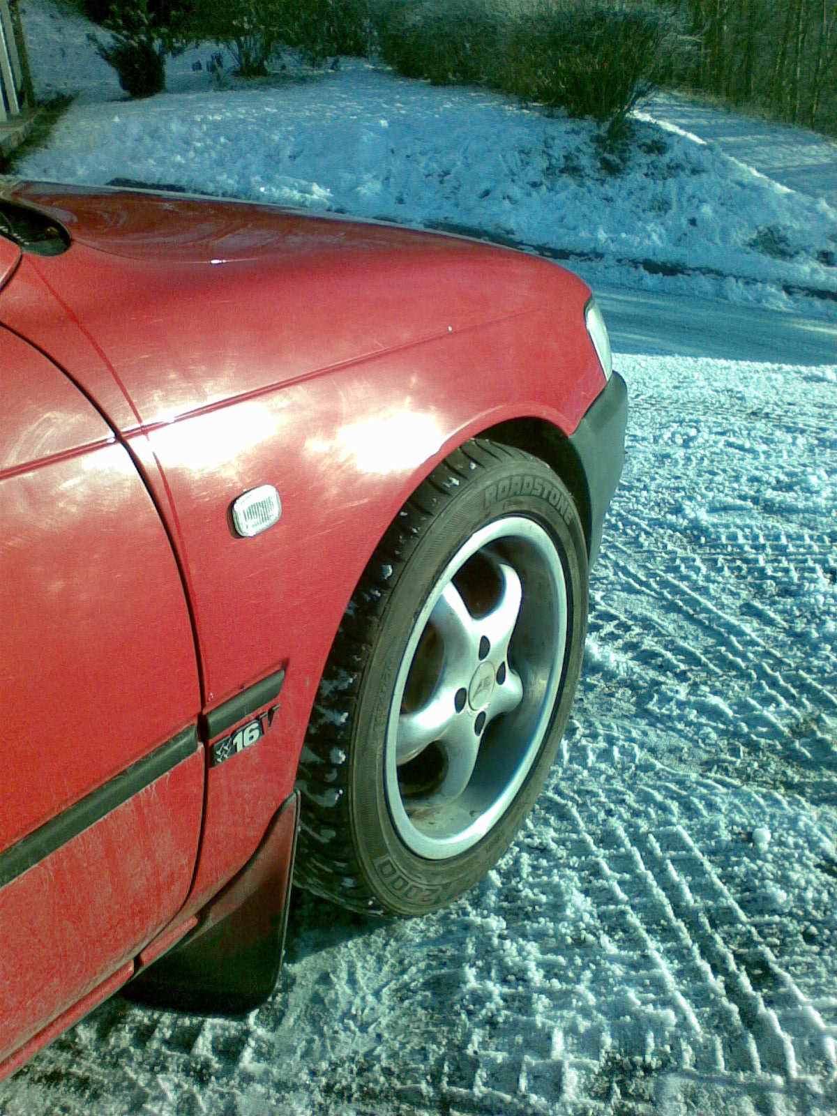 felger<br />dekk dim: 205/50/15, men skal bytte dim på dem.<br />skal gå for 195/45/15 foran og<br />205/45/15 bak