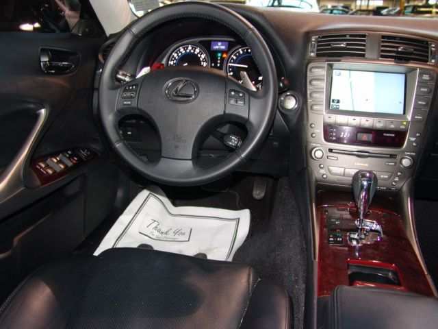 Lexus AWD intr..jpg