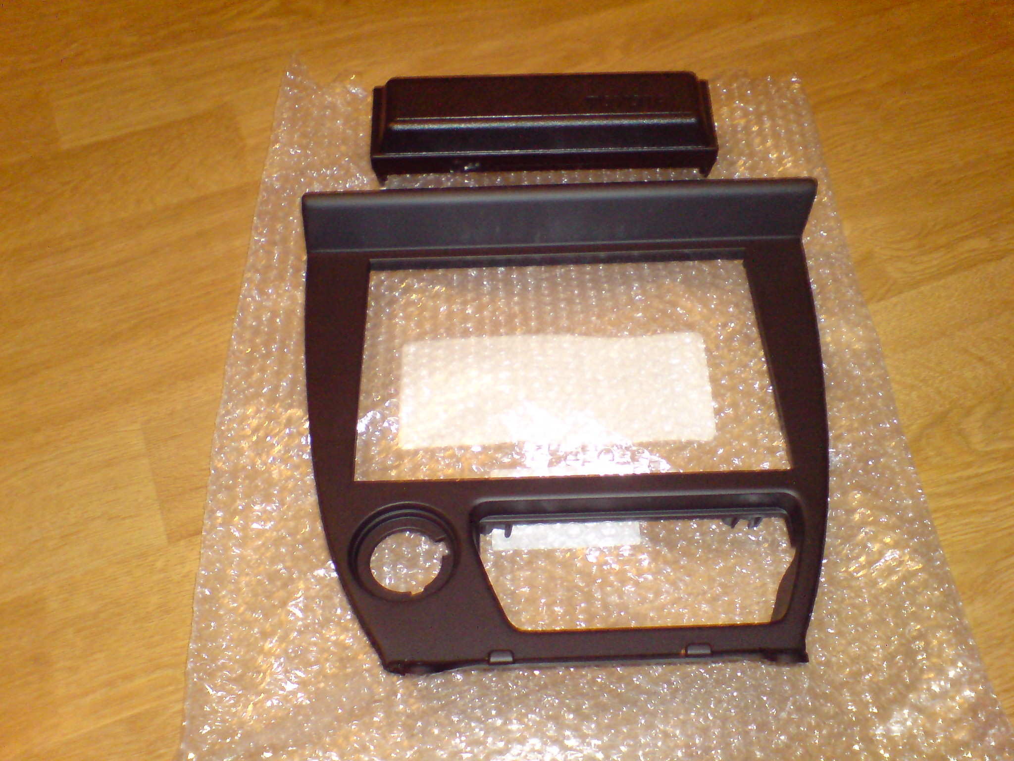 Ny ramme til dasjbordet med en ekstra del som skal dekke hulrommet