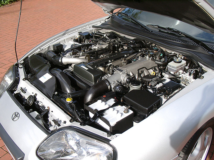 Supra silber Autom 2 Motor Seite.JPG