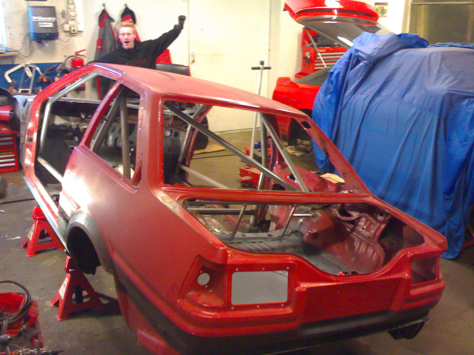 Henriks hjelper til med å snu bilen.<br />Thank you.