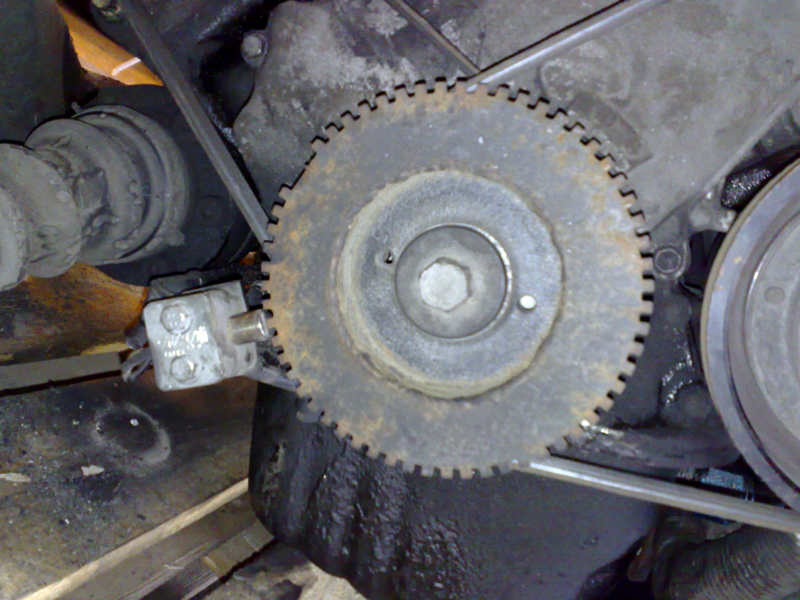 Tenkte jeg skulle ta bilde av veivposisjonsensor og trigger hjul. :)