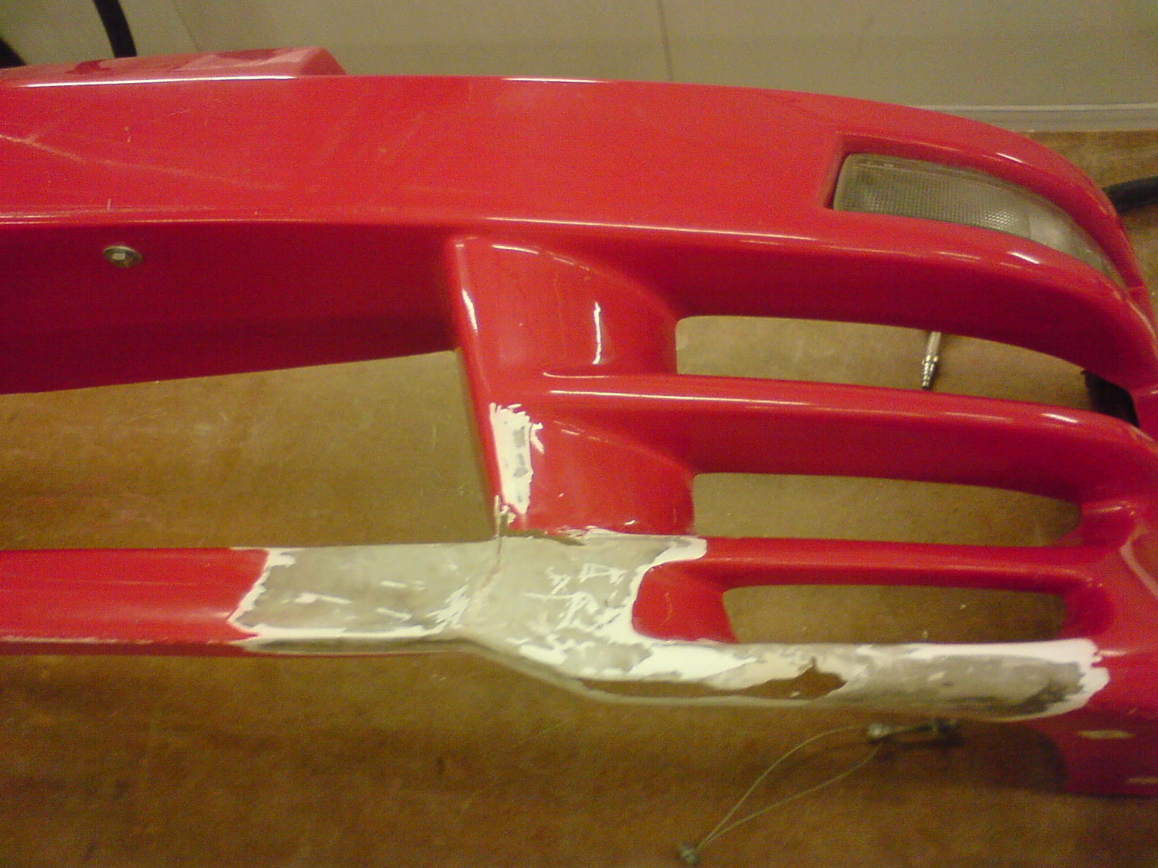 FØR, etter nedpussing av skaden..v side