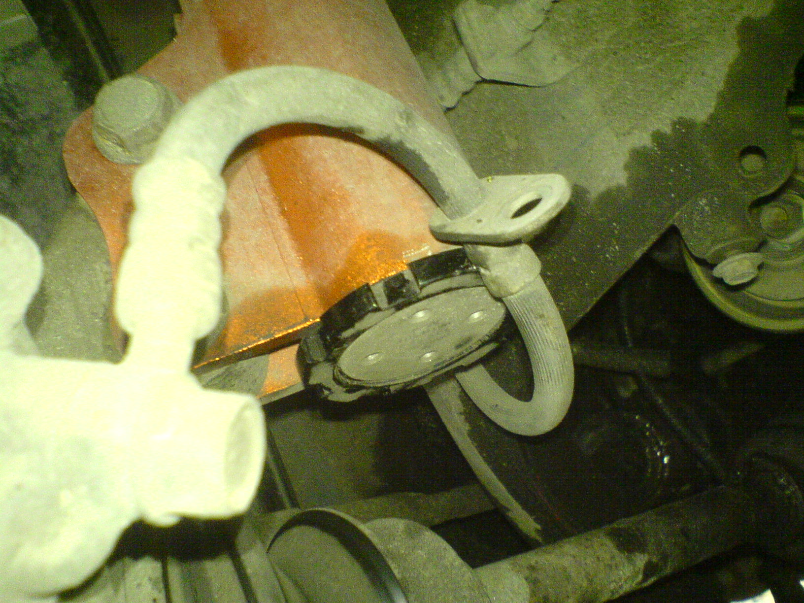 her er den muttern på neders på dempern