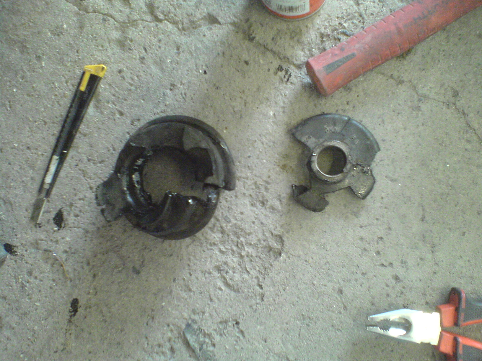 om mansjetten etter at denne &quot;muttern&quot; har falt av