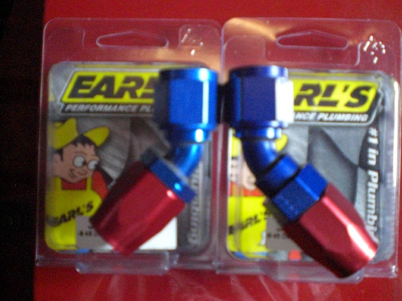 Earl's Autofit til venstre, full swivel til høyre