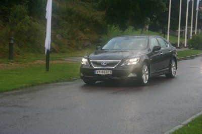 LS600H 4.jpg