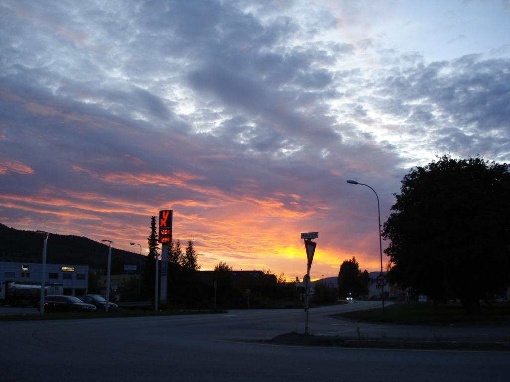 Hjemme i drammen, sliten å trøtt, men var fin himmel da:)