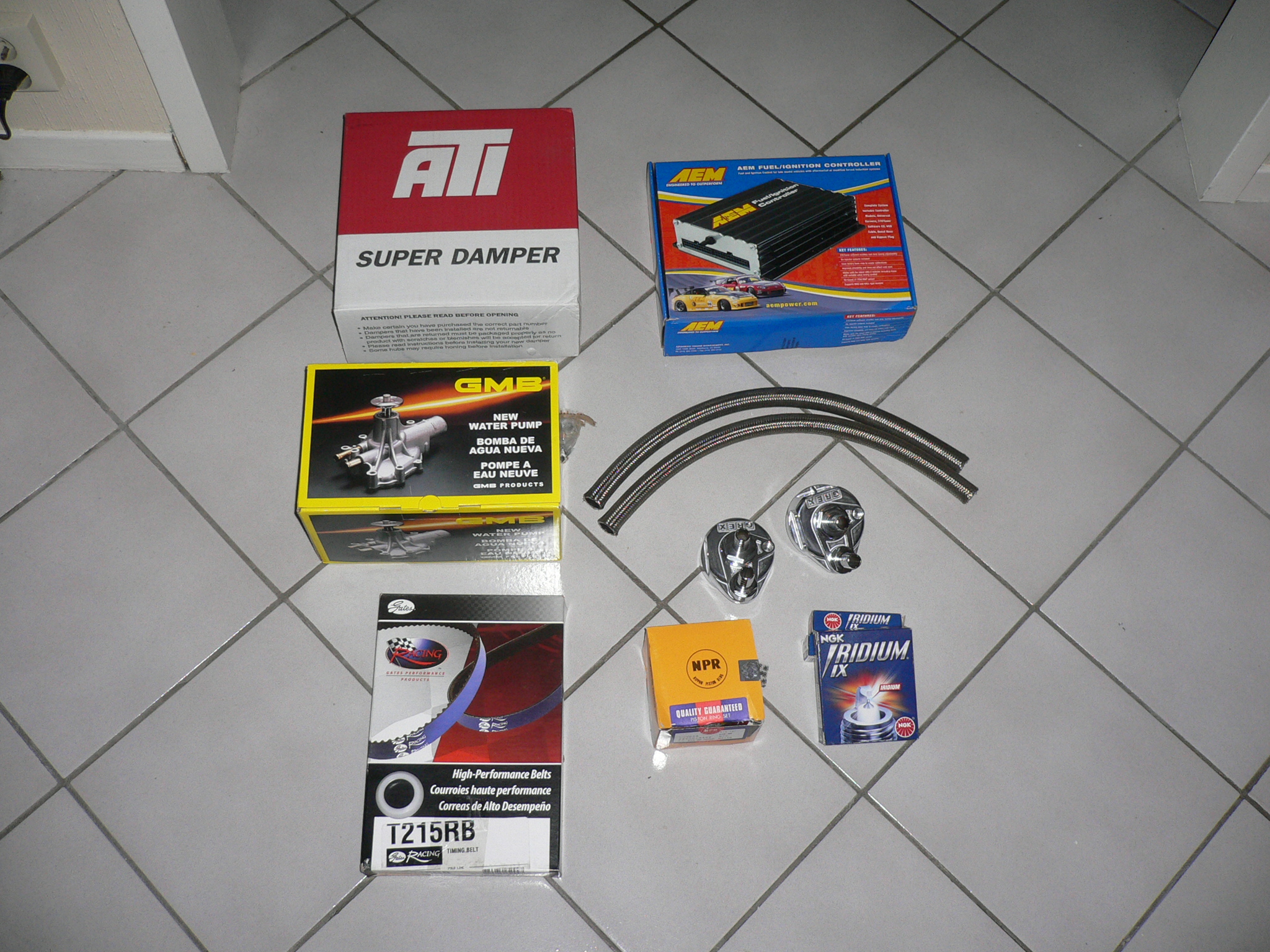 Aem F/IC, ATI Demperen, GReddy oljefilterflytter, vannpumpe, stempelringer og plugger :D