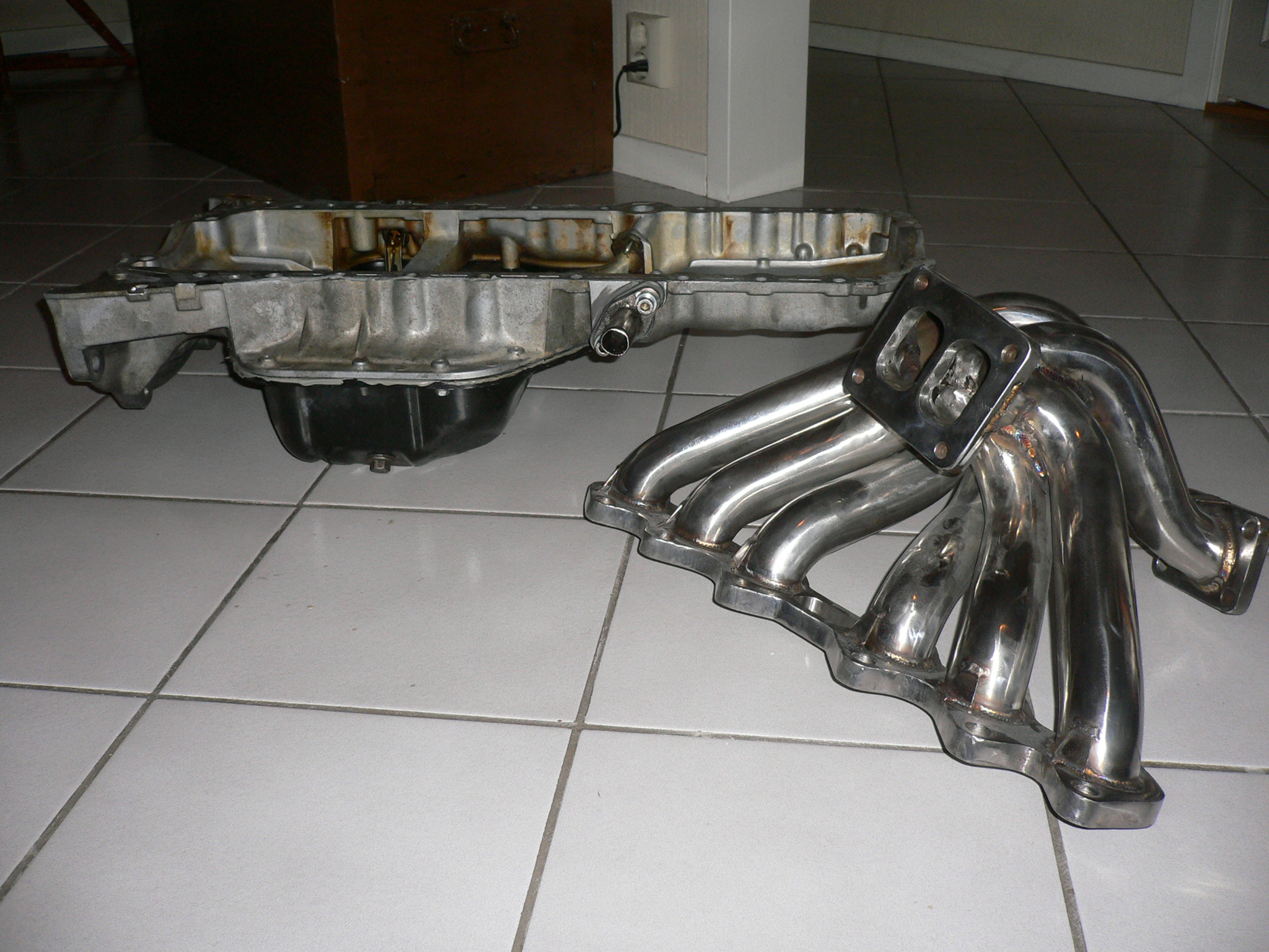 1JZ/2JZ turbo bunnpanne og turbo manifold (slipt innvendig for å slippe turboras  :P)
