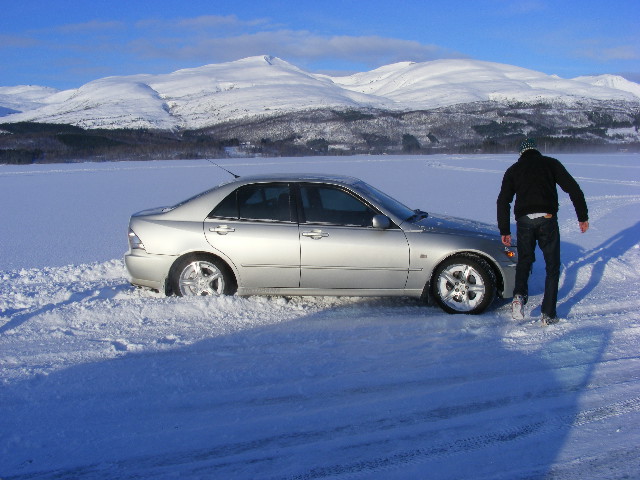 Endte opp utenfor banen ja...