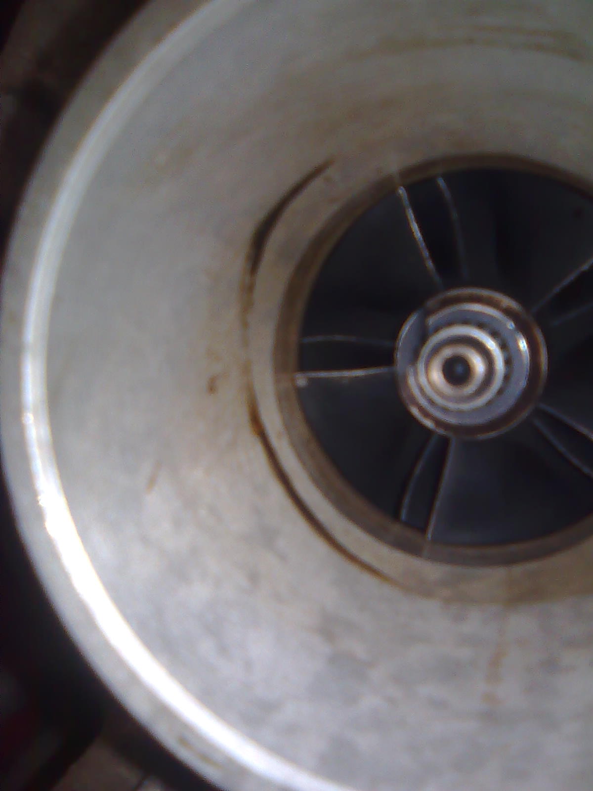 ser ut som turboen har fått har mekanisk juling