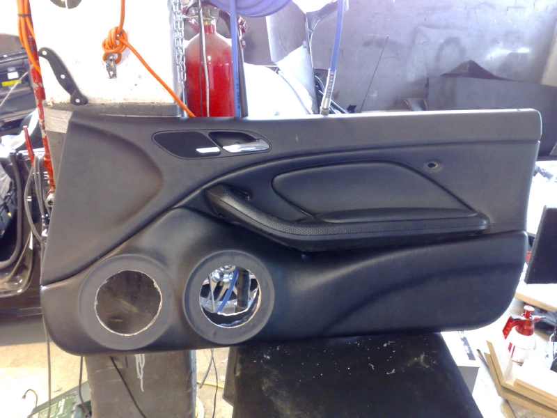 Dørside nesten ferdig. Mangler bare høyttalere nå.