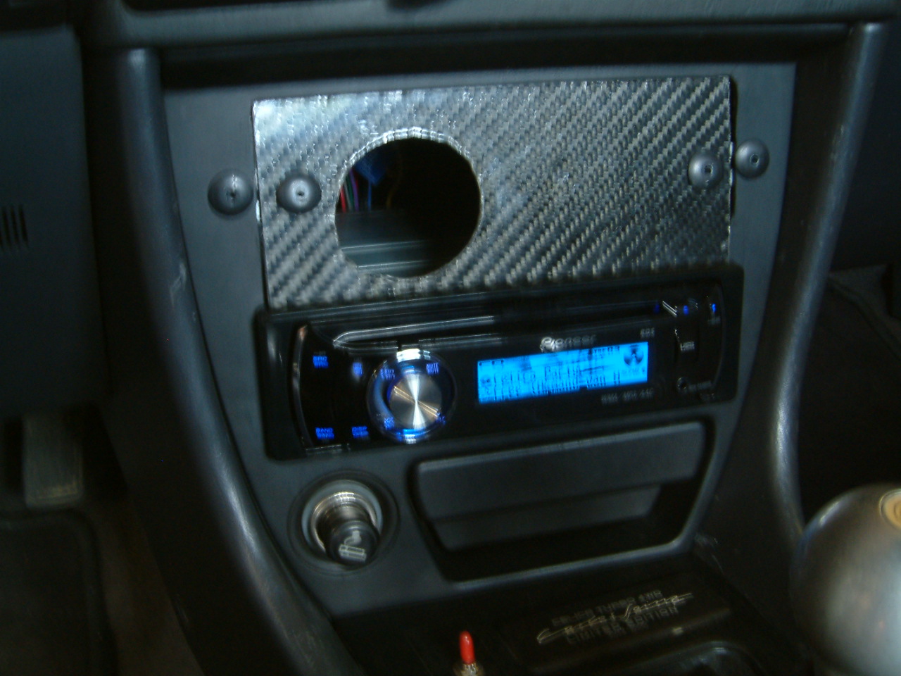 Noen her på formet som har denne cd-spiller/sigarettenner/askebeger &quot;tingen&quot; HEL ?