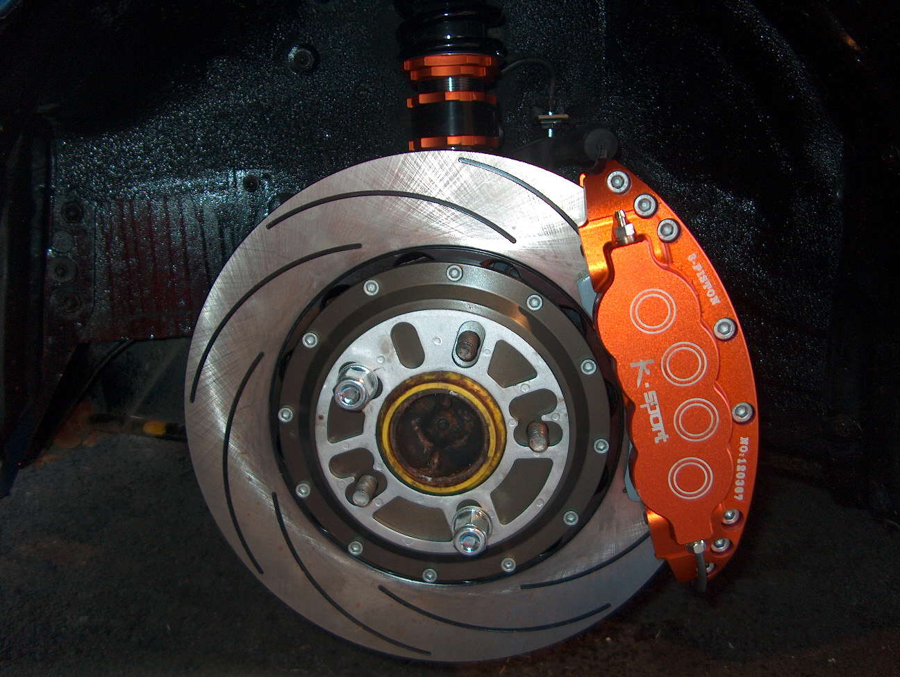 330mm K-Sportbremser og K-Sport coilovers