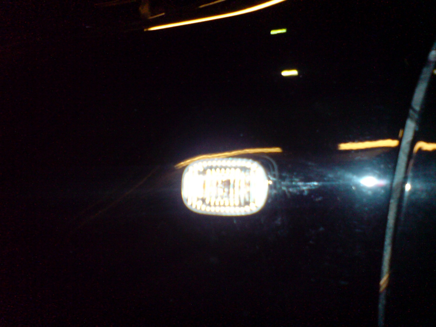 Hvite blinkers på siden, nye fra Avensis 2005 modell :) Like a Glove :)