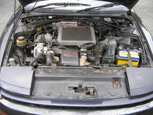 Dette er en tilsvarende motor. Flensen ser dere ikke, den ligger under intercooler oppe til venstre.