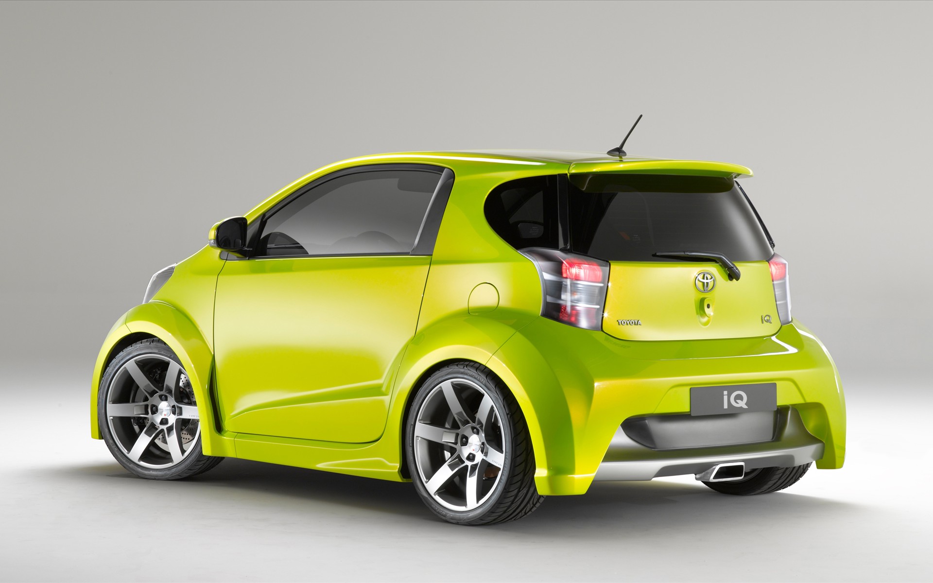 toyota-iq-2-wallpapers_16695_1920x1200.jpg