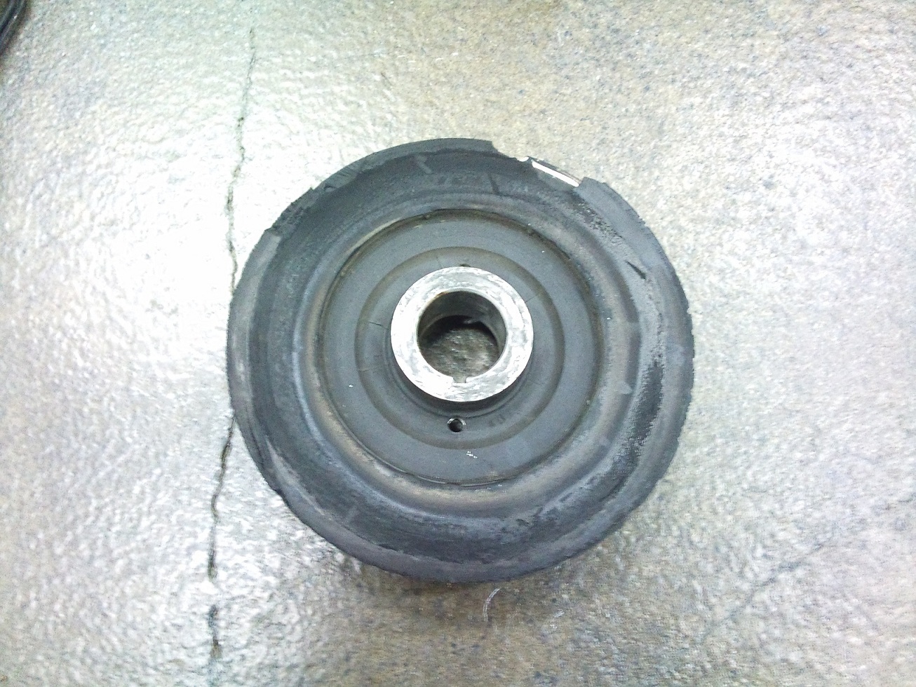 Bakside reimhjul, alt metall er borte